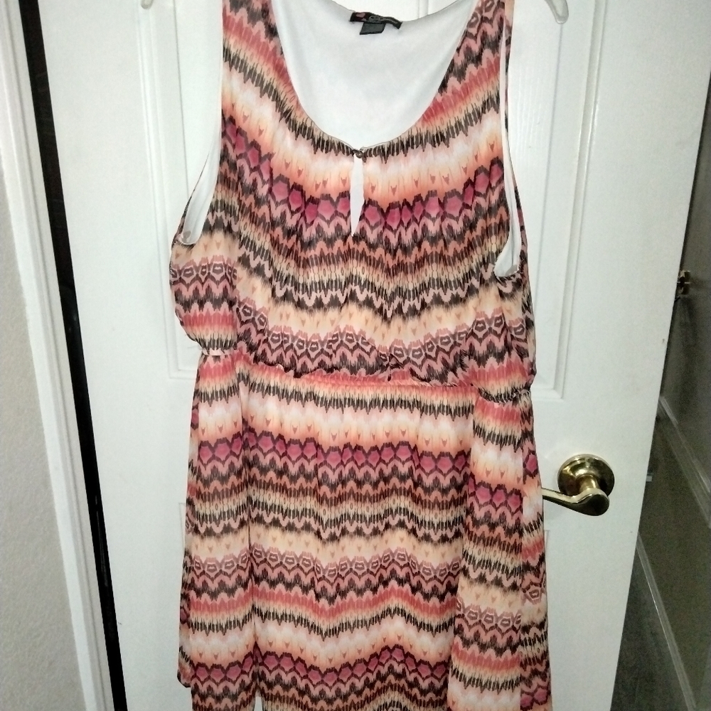 Gorgeous woman's sleeveless light dress by delirious size 3x